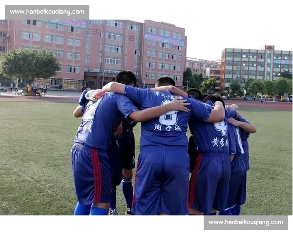 青岛与辽宁激战正酣 两队赛场争锋 谁将笑傲全场胜利